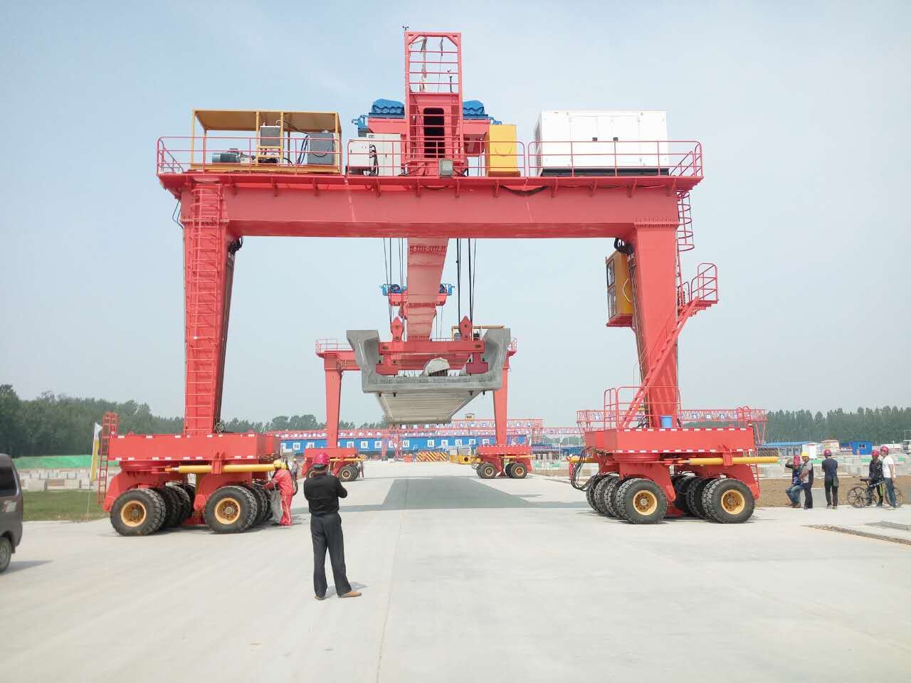 轮胎吊如何适配大件吊装、高空作业的需求