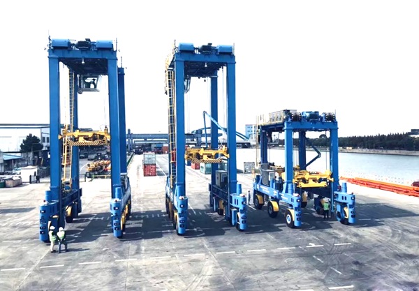 选购跨运车时，需要重点考察哪些核心部件的性能