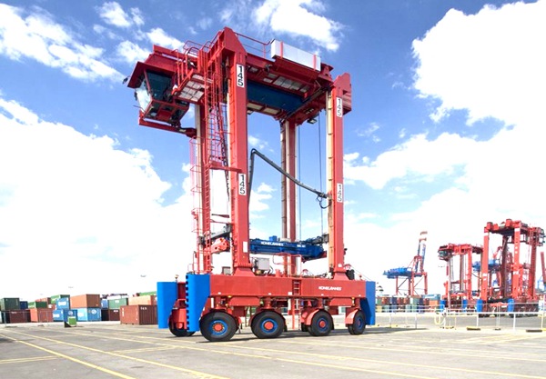广东东莞跨运车厂家跨运车和堆高机哪个更适合集装箱堆场  